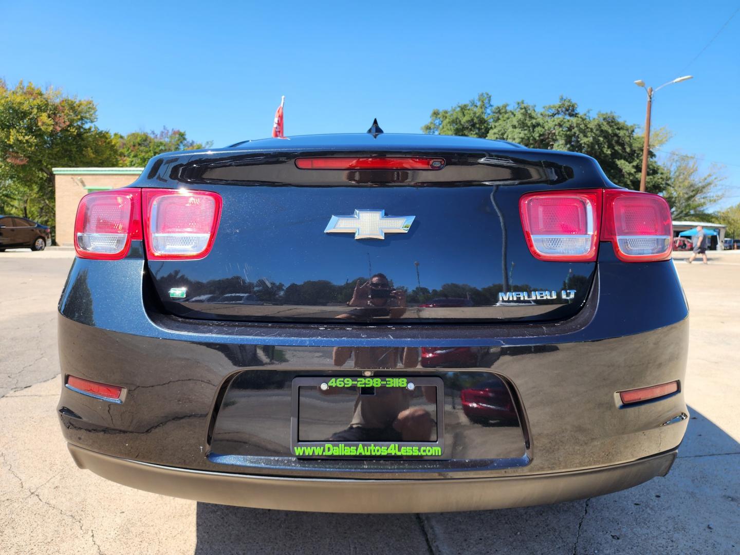 2015 BLACK Chevrolet Malibu LT (1G11C5SL2FF) , AUTO transmission, located at 2660 S.Garland Avenue, Garland, TX, 75041, (469) 298-3118, 32.885551, -96.655602 - Welcome to DallasAutos4Less, one of the Premier BUY HERE PAY HERE Dealers in the North Dallas Area. We specialize in financing to people with NO CREDIT or BAD CREDIT. We need proof of income, proof of residence, and a ID. Come buy your new car from us today!! This is a very well cared for 2015 CH - Photo#4